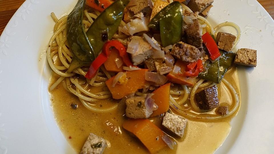 Asiatische Spaghetti Mit Rauchertofu Und Gemuse Von Veganmitnilla Chefkoch