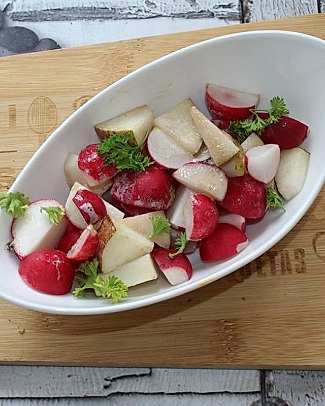 Radieschen-Birnen-Salat