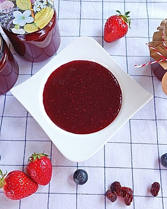 Erdbeer-Cranberry-Heidelbeer-Konfitüre