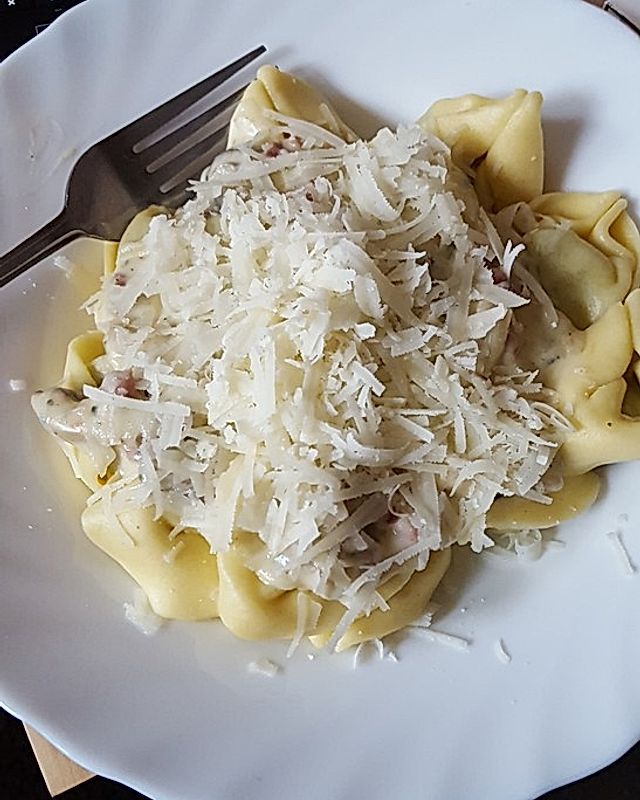 Tortellini mit Katenschinken-Sahne-Champignons-Parmesan-Sauce