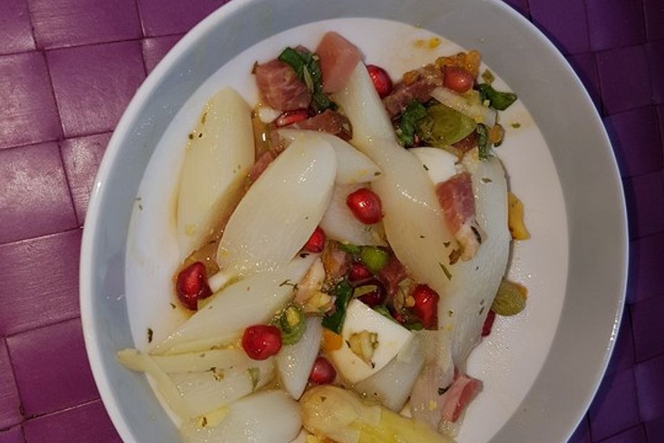 Spargelsalat mit Schinken und Ei