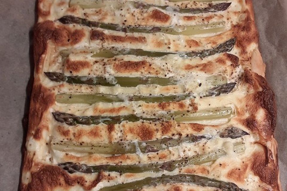 Kleine Spargel-Blätterteig-Tartes