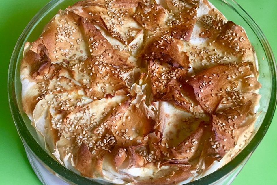 Börek mit Spargel, Schafskäse und Walnüssen