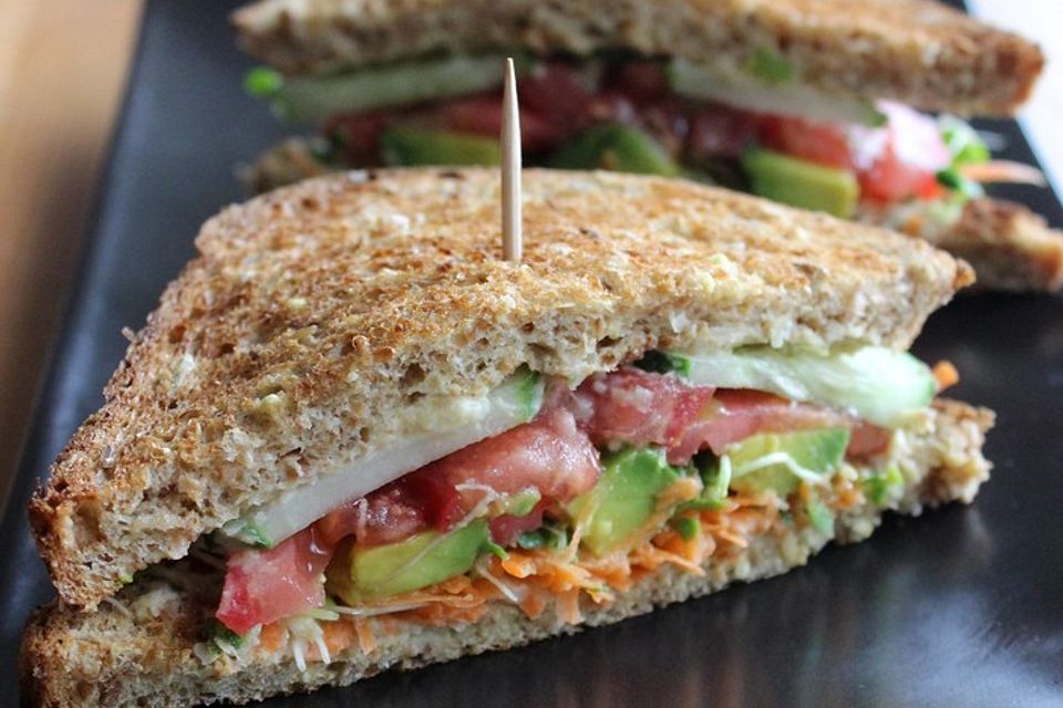 Veganes Hummus-Sandwich