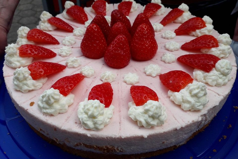 Erdbeer-Buttermilch-Torte