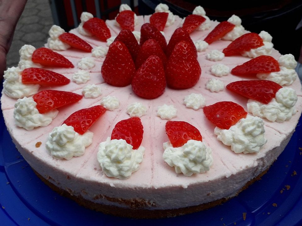 Erdbeer-Buttermilch-Torte von franziskuechenwelt| Chefkoch