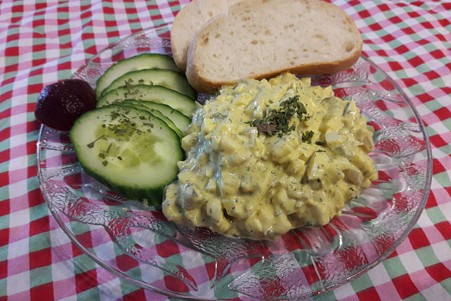 Eiersalat mit Gurken und Zwiebeln von eisbobby| Chefkoch