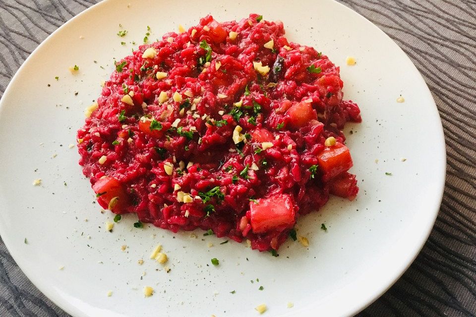 Apfel-Rote-Bete-Risotto mit Walnüssen