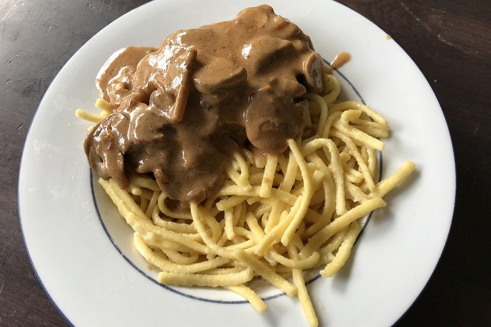 Schweine-Medaillons mit Rahm-Zwiebel-Champignonsauce