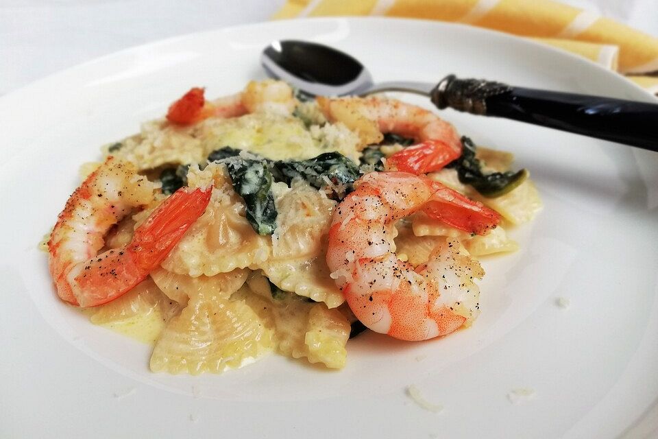 Pasta mit Spinat und Garnelen