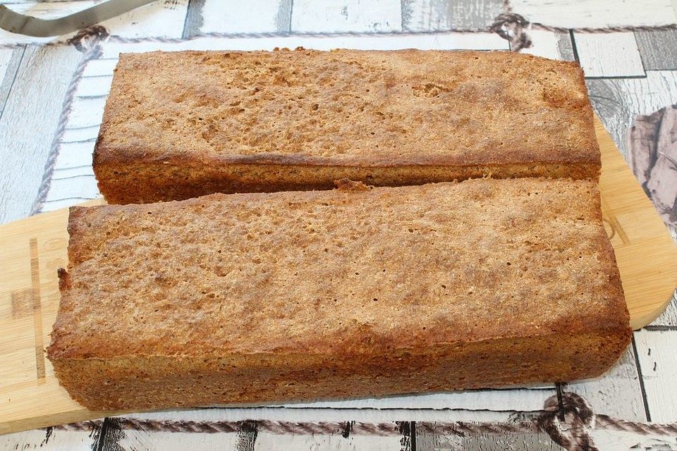 Dinkel-Weizen-Braunhirse-Vollkornbrot mit Sauerteig, Leinsamen und Joghurt