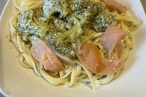 Tagliatelle mit Räucherlachs und Brokkoli von my_tastyworld | Chefkoch