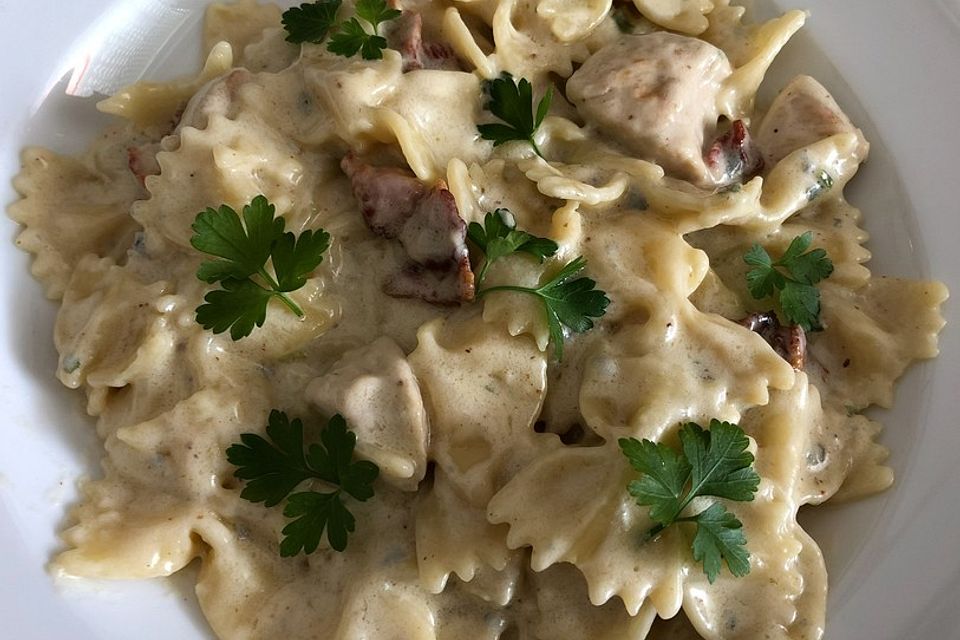 Gorgonzola-Nudeln mit Hühnchen und Bacon