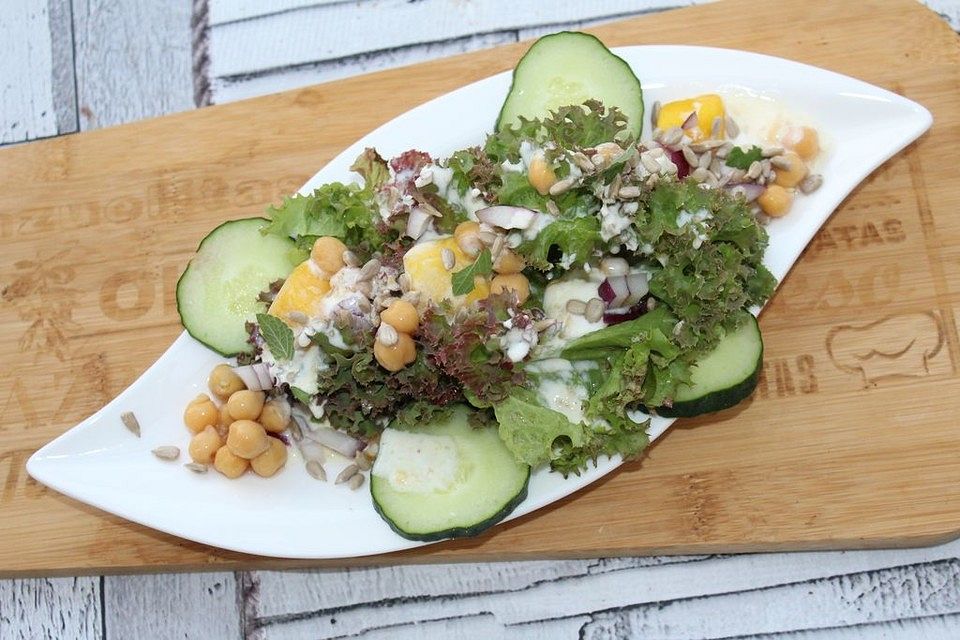 Kichererbsensalat mit Mango und Gurke à la Gabi