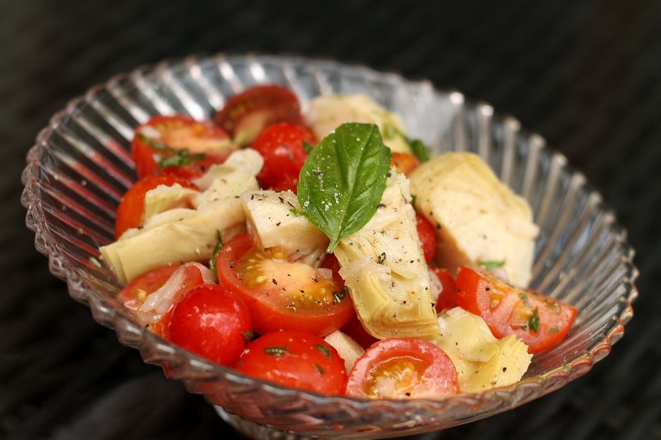 Veganer Artischockensalat mit Tomaten