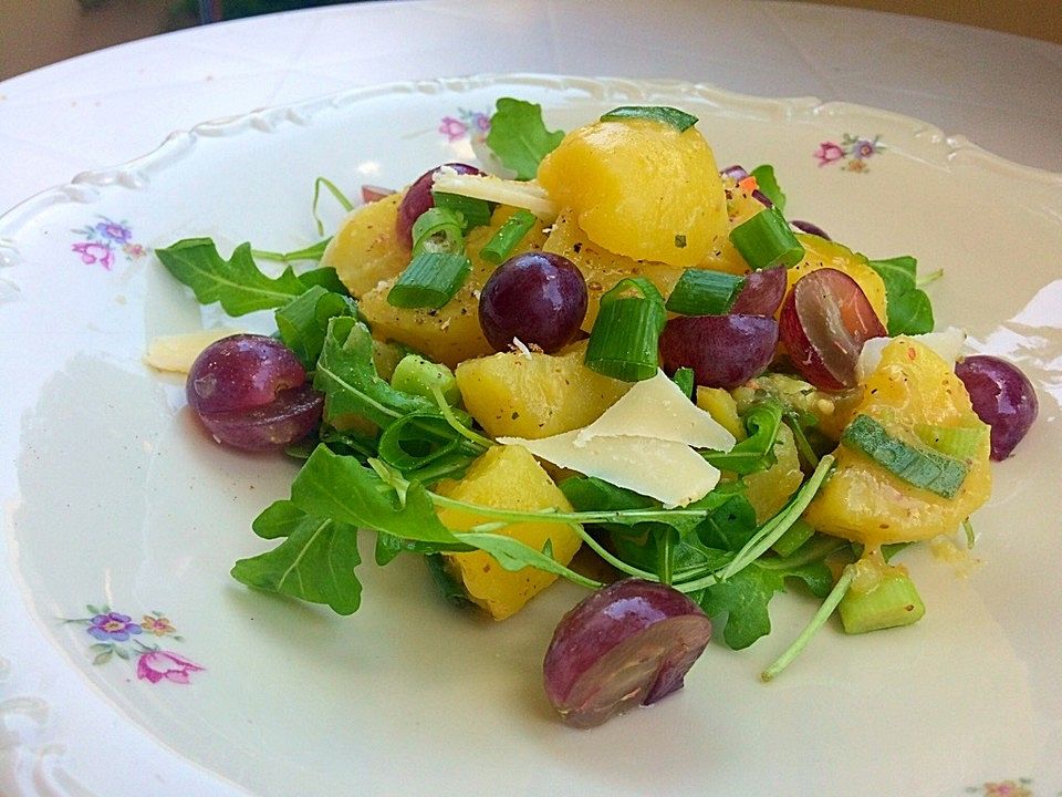 Kartoffelsalat mit Weintrauben und Rucola von KarinKnorr| Chefkoch