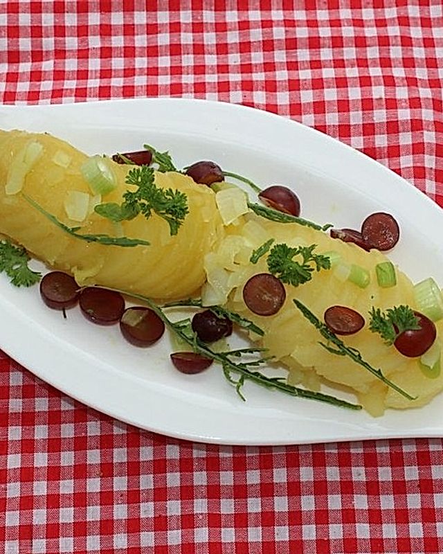 Kartoffelsalat mit Weintrauben und Rucola