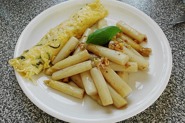 Gebratener Spargel mit Honig und Ziegenfrischkäse - Crêpes von ... Gebratener Spargel mit Honig und Ziegenfrischkäse - Crêpes von ...