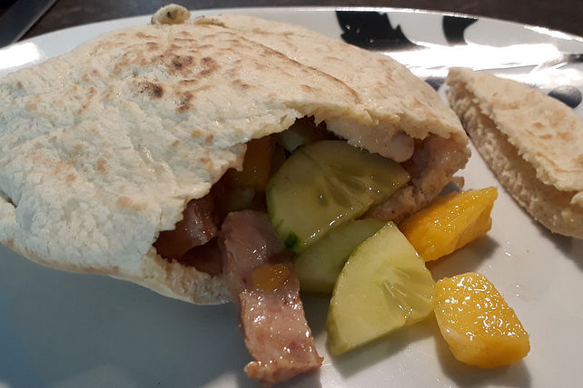 Pitataschen mit Hähnchenfilet, Papaypa und Gurke gefüllt| Chefkoch