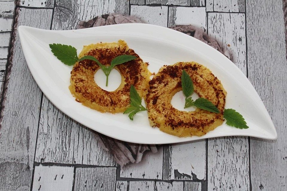 Lebkuchen-Ananas aus dem Backofen