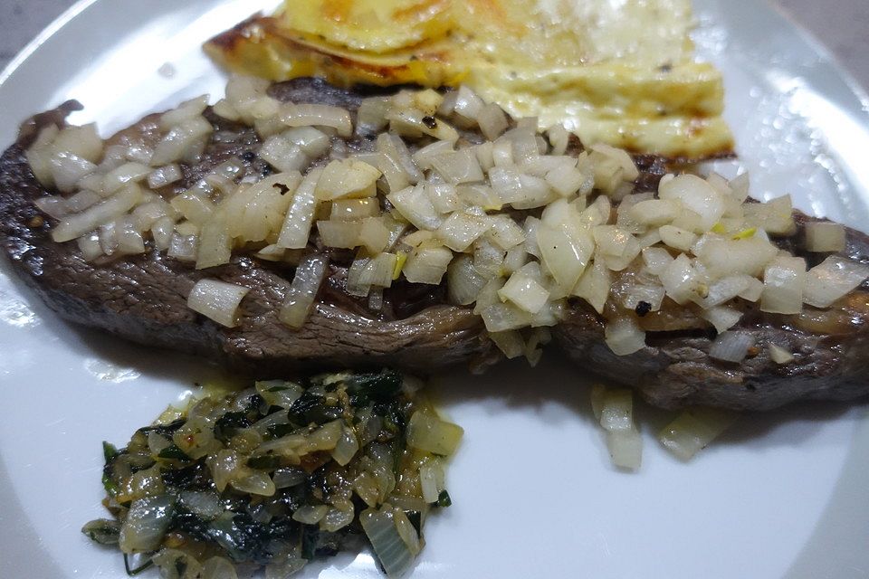 Steak Bordelaise mit Zwiebel und Knochenmark