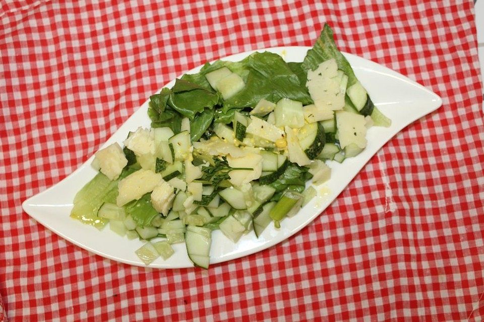 Käse-Gurken-Salat