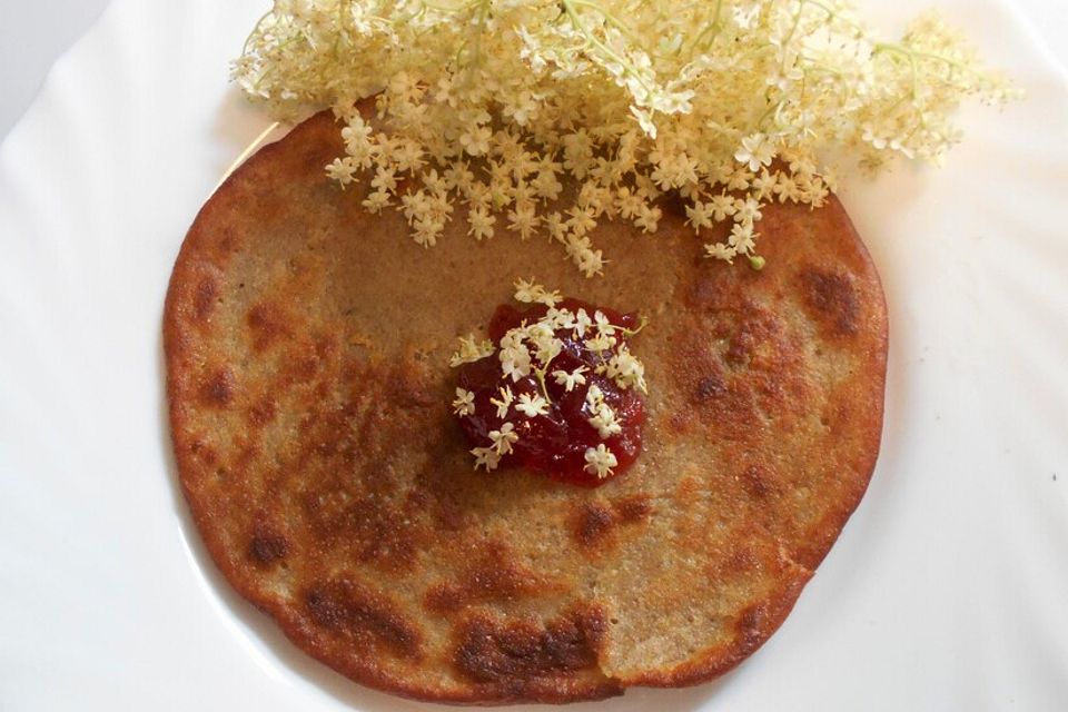 Holunderblüten-Pfannkuchen mit Dinkel