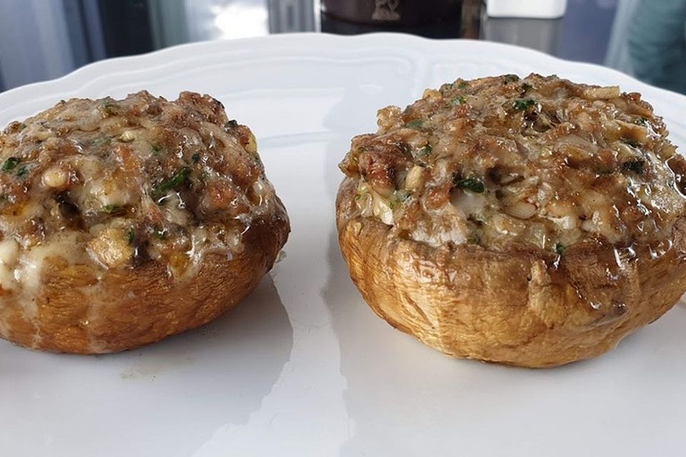 Gefüllte Riesenchampignons mit Hackfleisch, Mangold und Parmesan