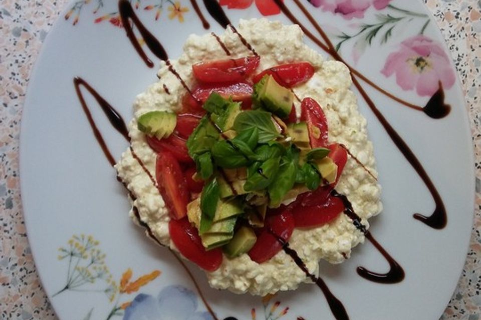 Avocado - Hüttenkäse - Salat