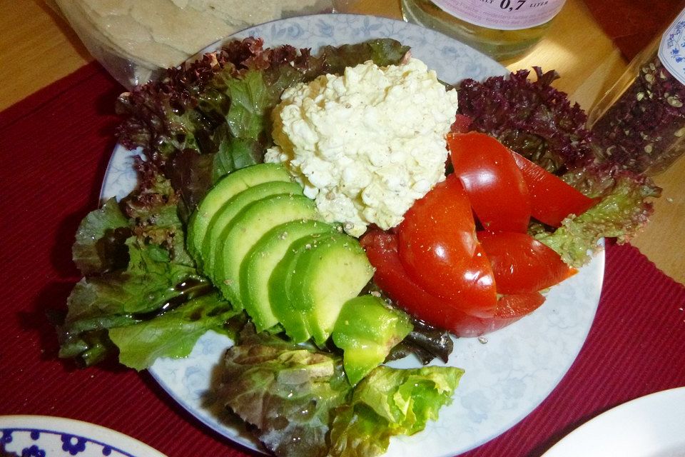 Avocado - Hüttenkäse - Salat