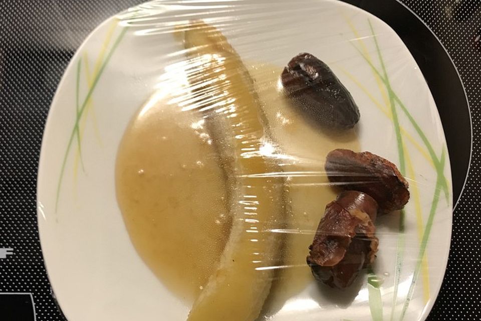 Banane mit Honig und Datteln im Speckmantel alla Pupa