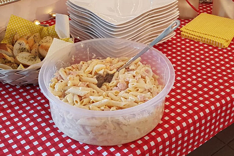 Spargelsalat mit Nudeln, Ei und Schinken