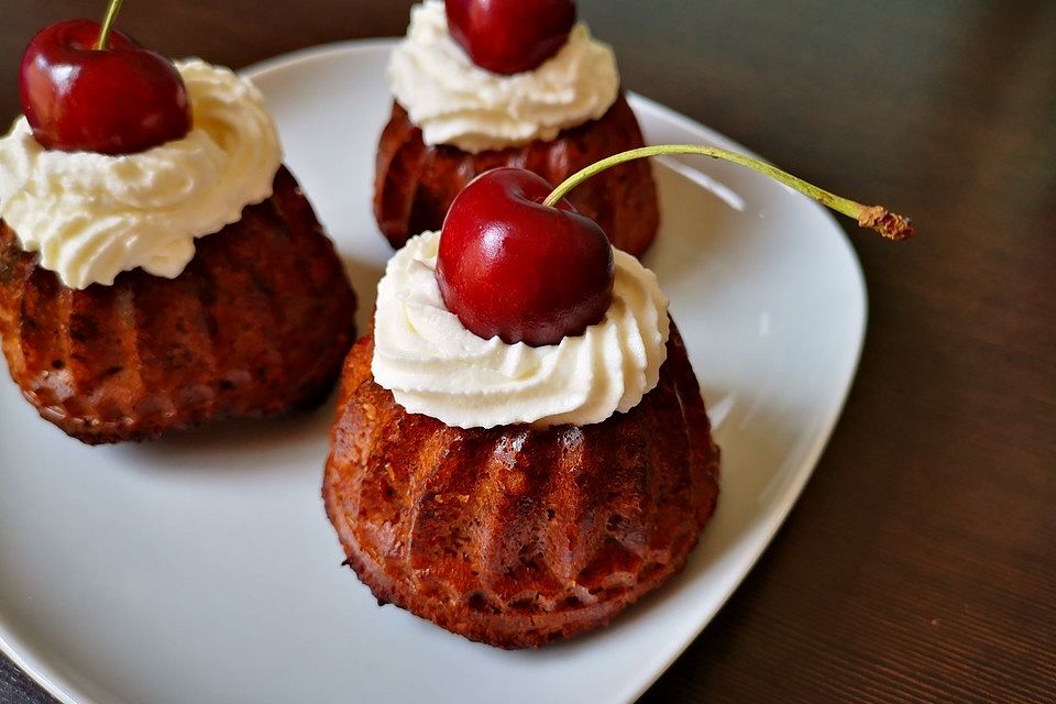 Low carb Nussküchlein mit Kirschen