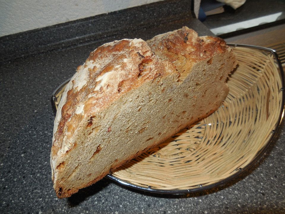 Landbrot mit Röstzwiebeln aus dem Holzbackofen von Christine-v-Storch ...