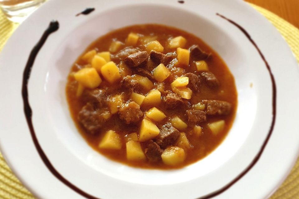 Albanisches Gulasch mit Kartoffeln