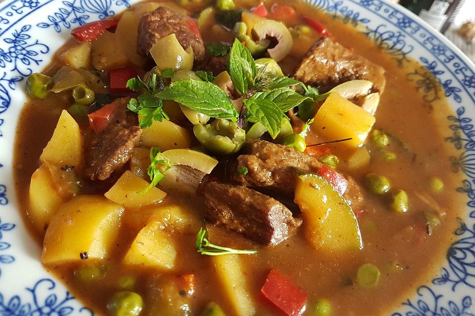 Albanisches Gulasch mit Kartoffeln