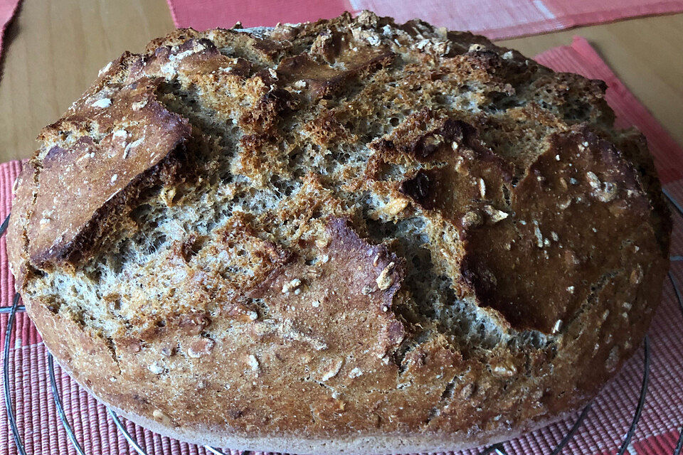 Weizen-, Dinkel- und Roggenvollkorn Brot