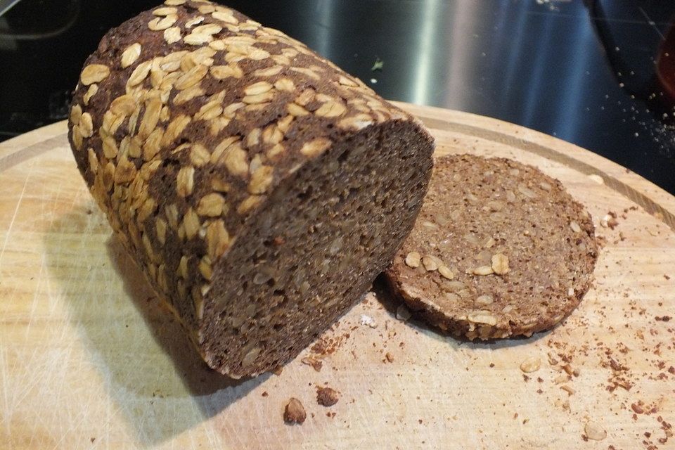 Schwarzbrot im Weckglas