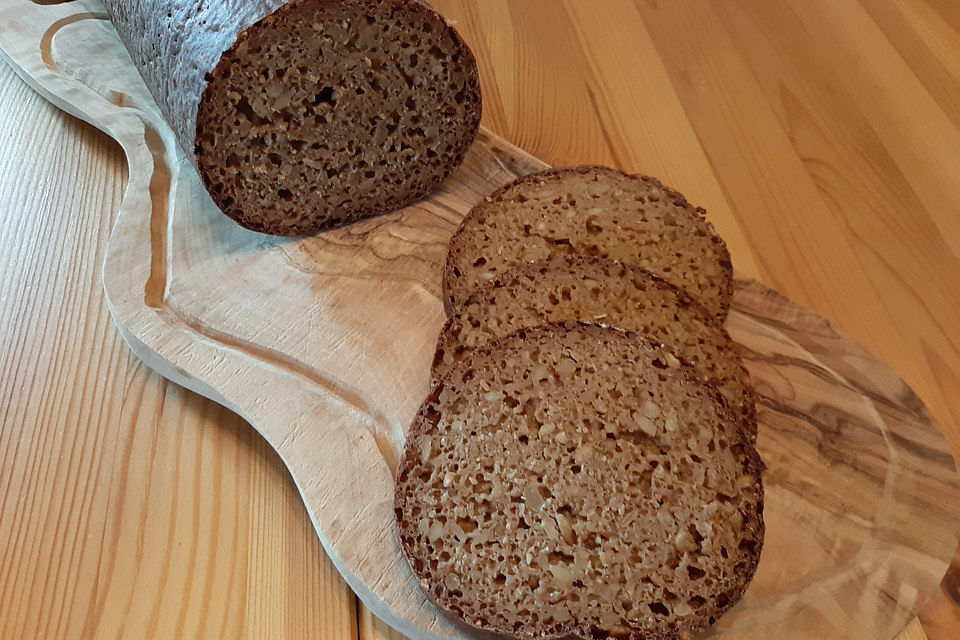 Schwarzbrot im Weckglas