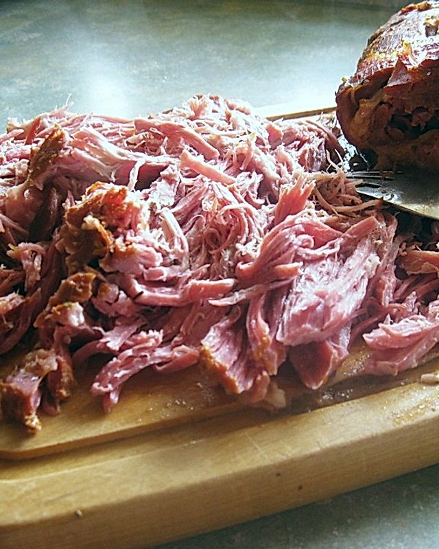 Pulled Pork gespritzt - aus dem Römertopf