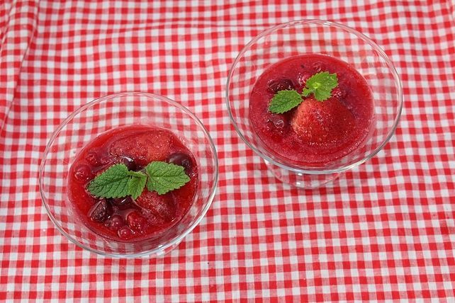 Rote Grütze aus frischen Früchten von scampchen| Chefkoch