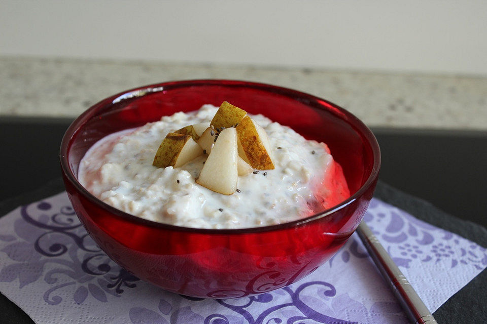 Overnight Oats mit Obst und Chiasamen