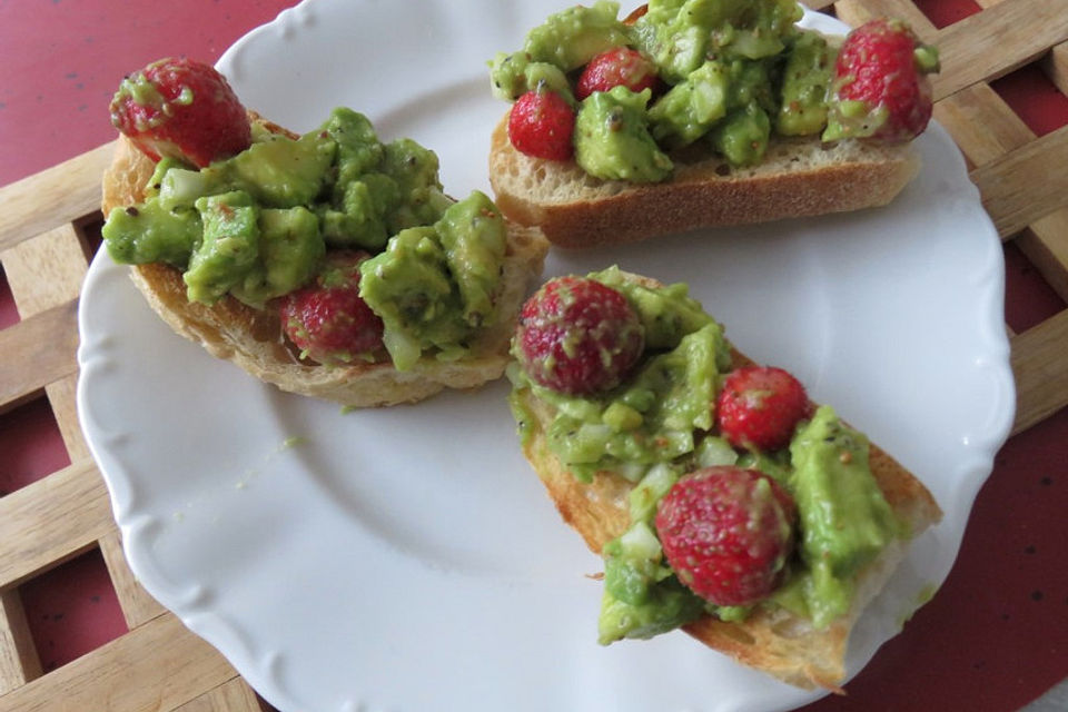 Avocado-Erdbeer-Salat