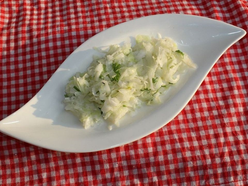 Krautsalat mit Sahne und Kräutern von DerNameistschonvergeben | Chefkoch