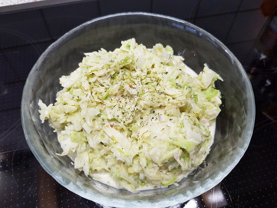 Krautsalat mit Sahne und Kräutern von DerNameistschonvergeben| Chefkoch