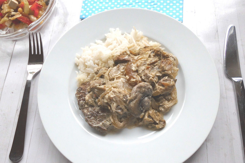 Rinderfilet-Auflauf mit Schmand und Champignons