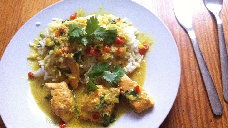 Lachs in Kokos-Koriander-Soße mit Reis von FloMcLean