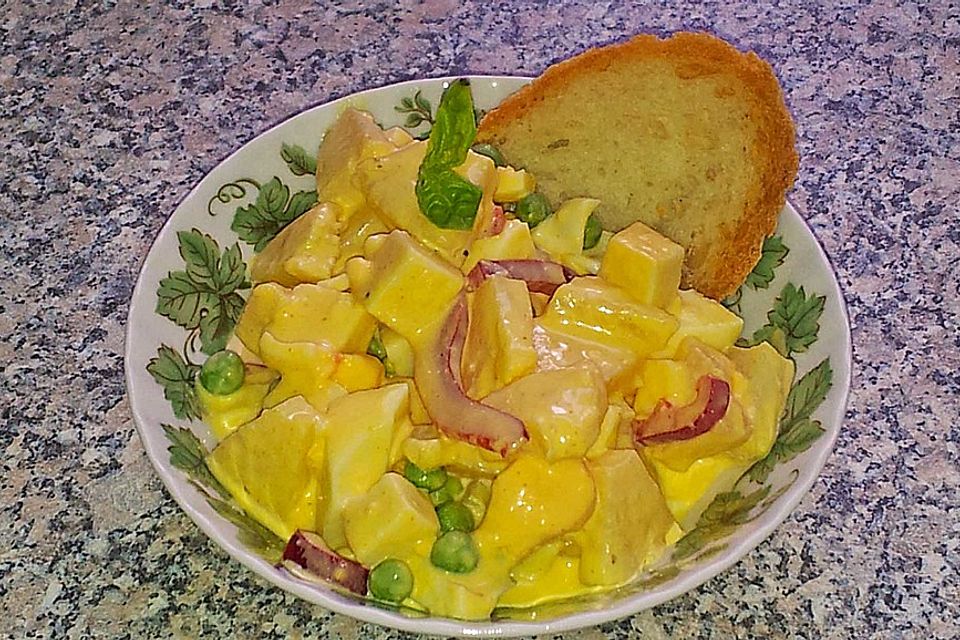 Eiersalat mit Käse und Ananas