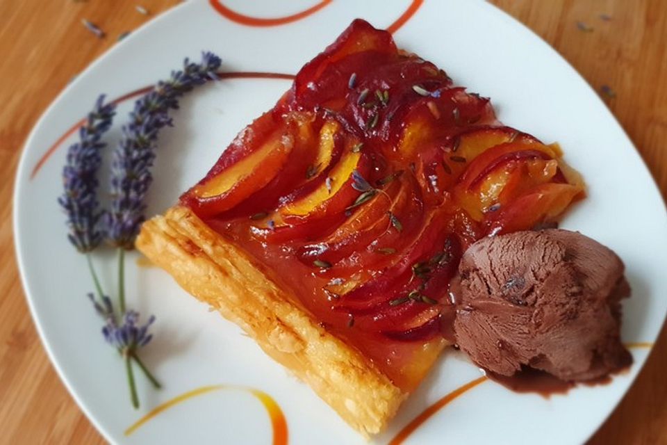 Pfirsichkuchen mit Lavendel nach südfranzösischem Rezept