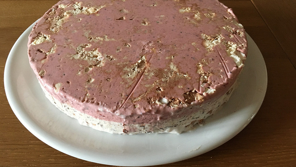 Erdbeer-Stracciatella-Eistorte von Henny71 Erdbeer-Stracciatella-Eistorte von Henny71